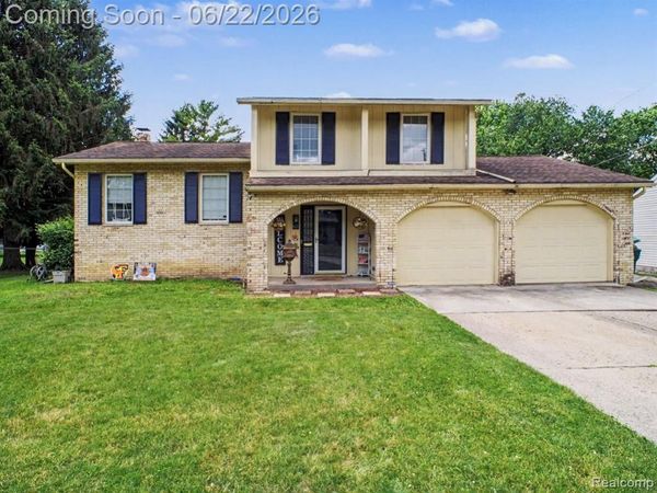 428 Carrie Drive, Flushing, MI 48433