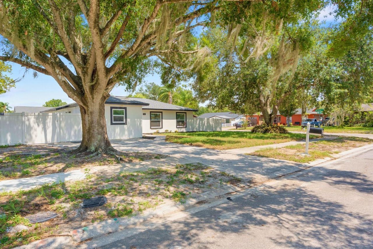 1201 Windy Ridge Drive , Brandon, FL 33510 Photo