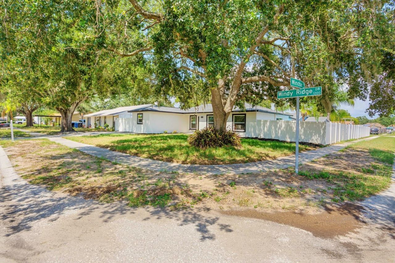 1201 Windy Ridge Drive , Brandon, FL 33510 Photo
