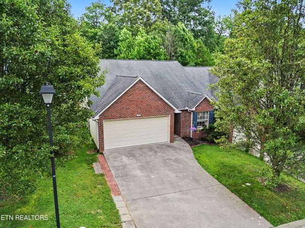 5260 Avery Woods Lane, Knoxville, TN 37921