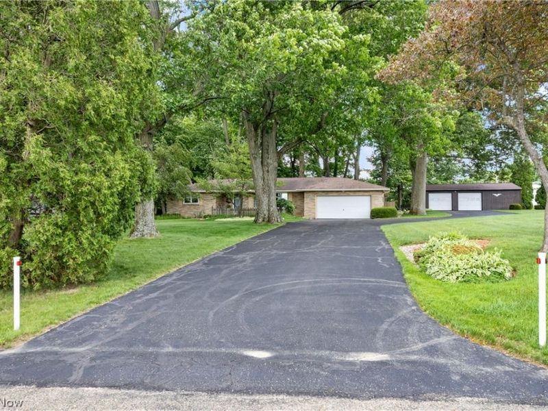 2560 Kenyon Avenue NW, Massillon, OH 44647 Photo 1