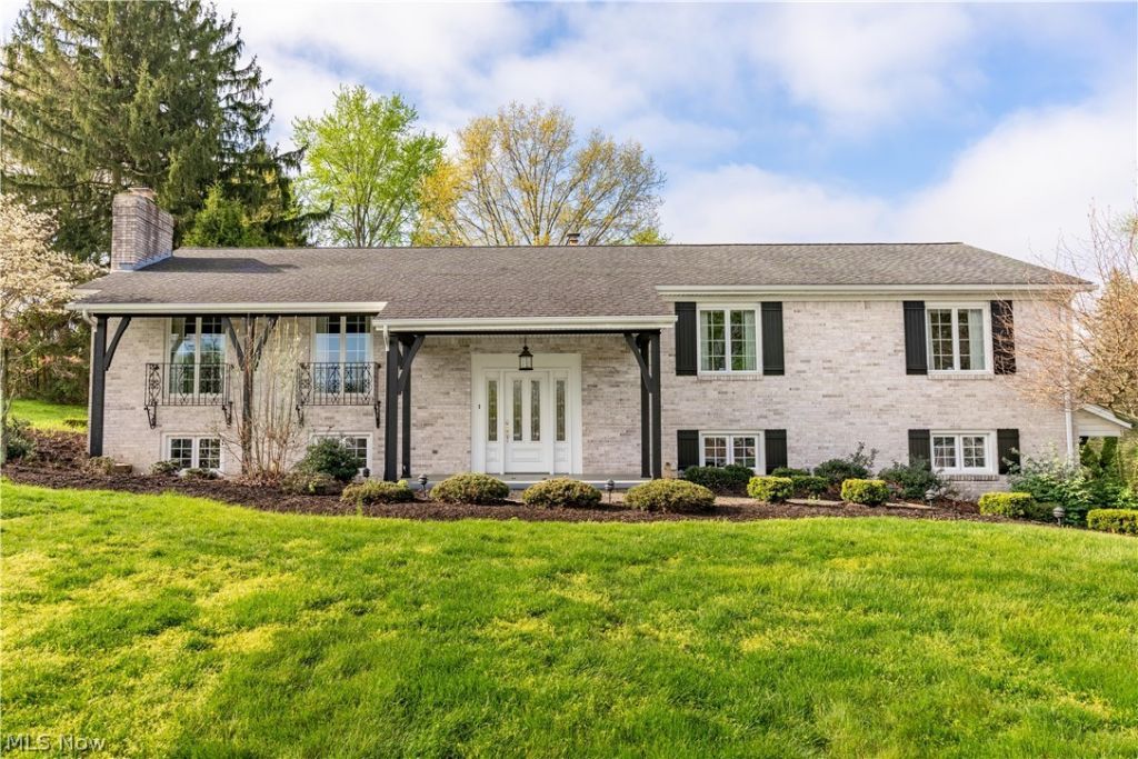 2240 Devonshire Drive Nw, Canton, OH 44708 Main Photo