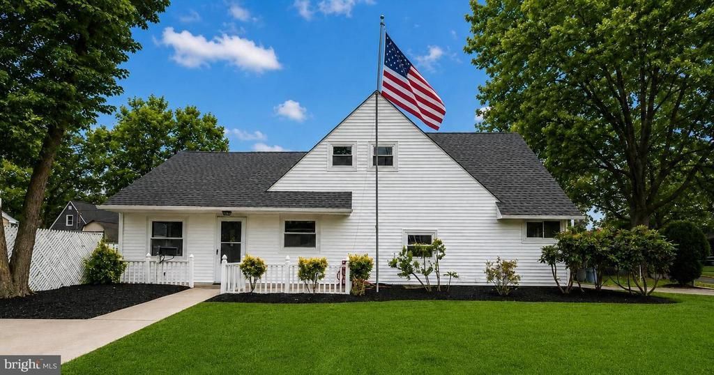 43 NORTHPARK DRIVE, LEVITTOWN, PA 19054