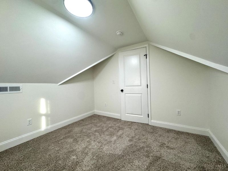 2728 Silverleaf Avenue, Cincinnati, OH 45212 Photo 21