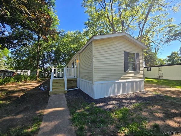 60 Lakewood Village , Medina, NY 14103