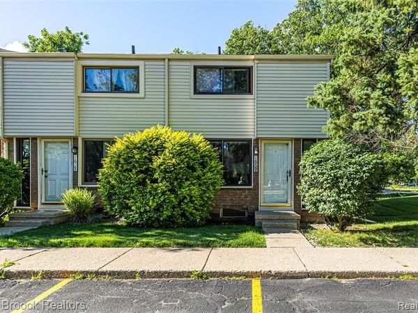 1669 Wimbledon Drive , Walled Lake, MI 48390