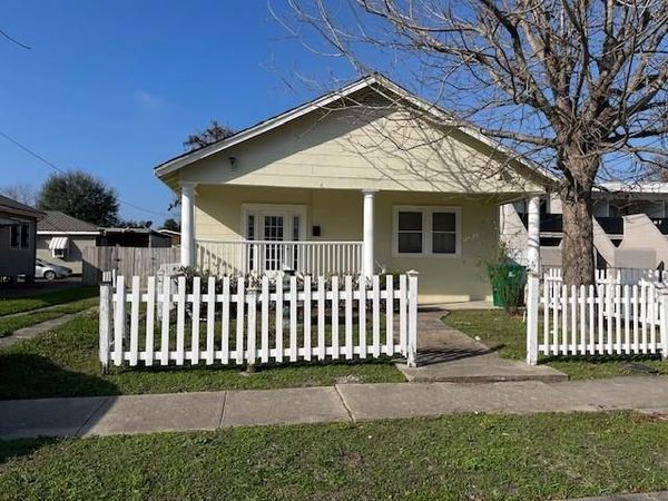1011 HANCOCK Street , Gretna, LA 70053