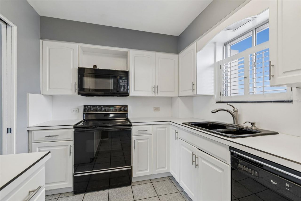 1365 N Snell Isle Boulevard Ne, Unit 2E, Saint Petersburg, FL 33704 Photo