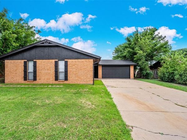 6406 SW Lynnwood Avenue, Lawton, OK 73505