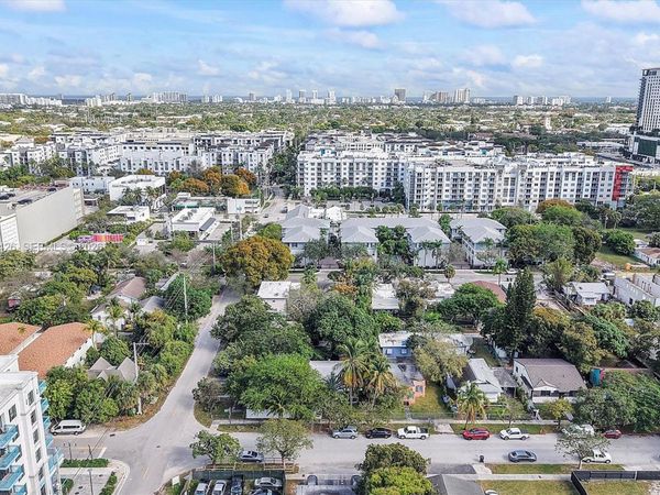 100 NE 5th St, Fort Lauderdale, FL 33301