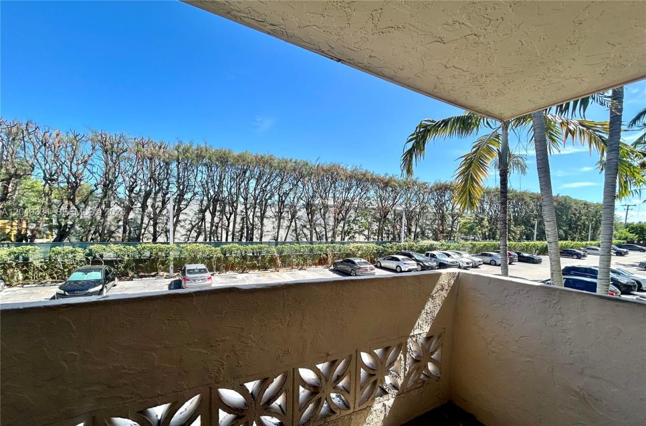 14500 SW 88 Av , Unit 211, Palmetto Bay, FL 33176 Photo