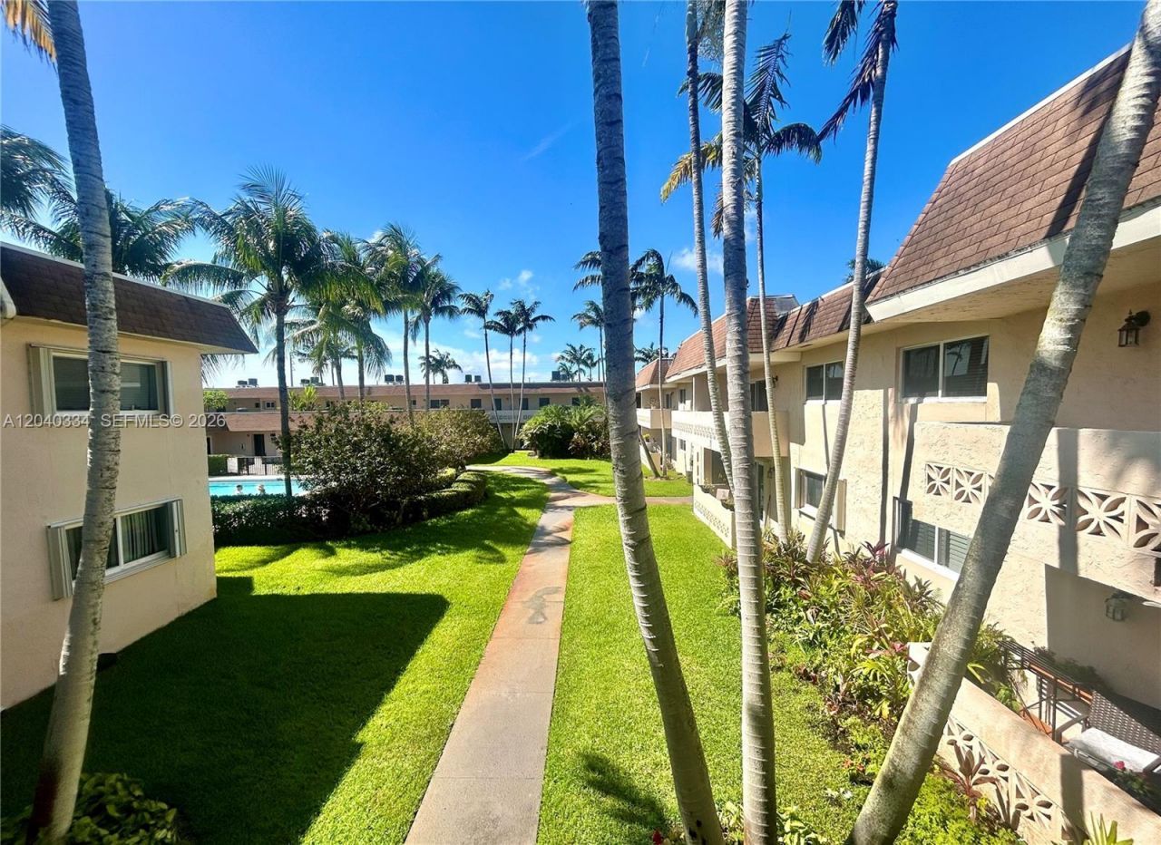 14500 SW 88 Av , Unit 211, Palmetto Bay, FL 33176 Photo