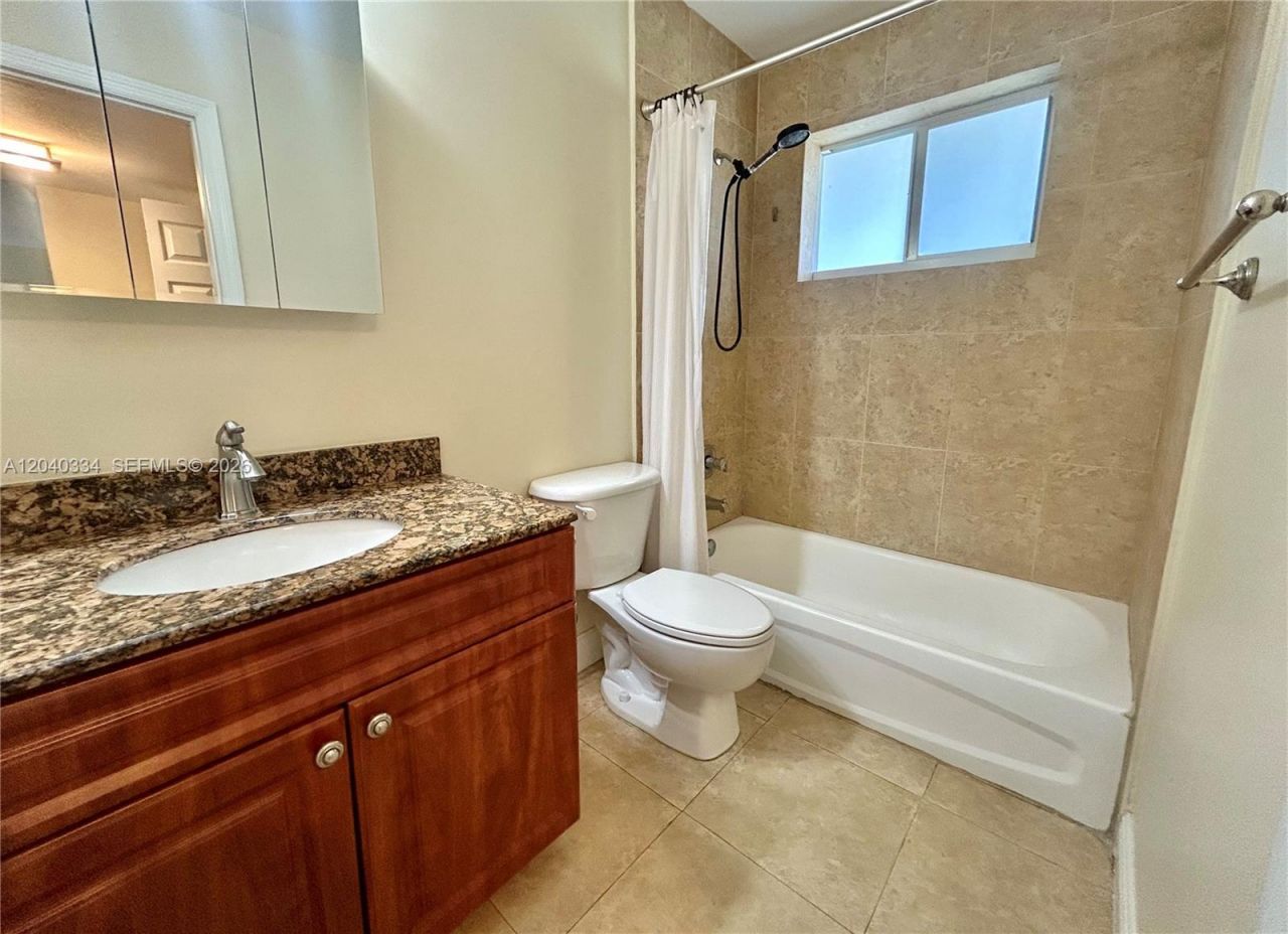 14500 SW 88 Av , Unit 211, Palmetto Bay, FL 33176 Photo