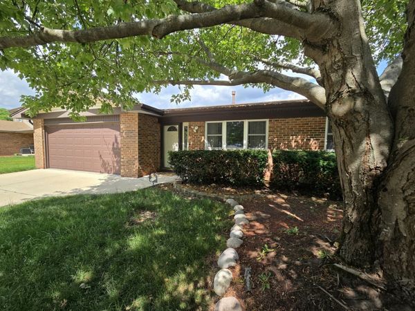 6705 Foxtree Avenue , Woodridge, IL 60517
