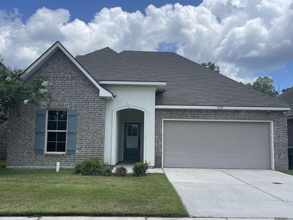 1303 Hickory Creek Dr, Baton Rouge, LA 70816