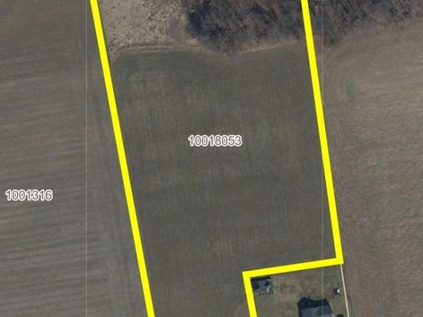 Dolphin Street SW, Strasburg, OH 44680