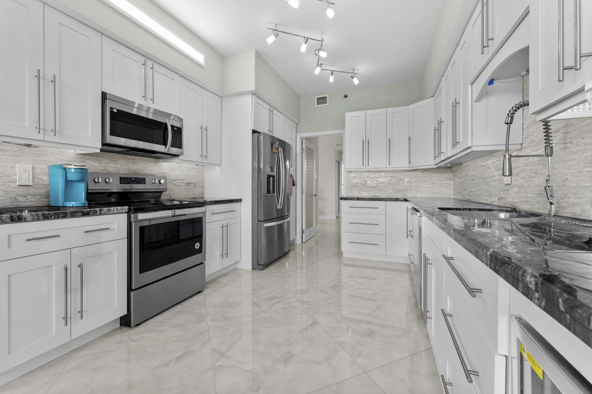 7578 Regency Lake Drive, Unit 802, Boca Raton, FL 33433 Photo