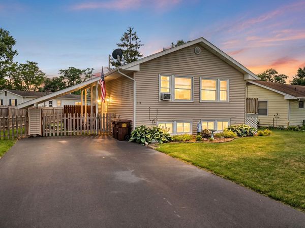 914 N Crestview Trail, BYRON, IL 61010