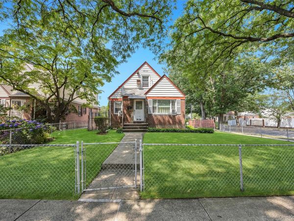7904 268th Street, Glen Oaks, NY 11004