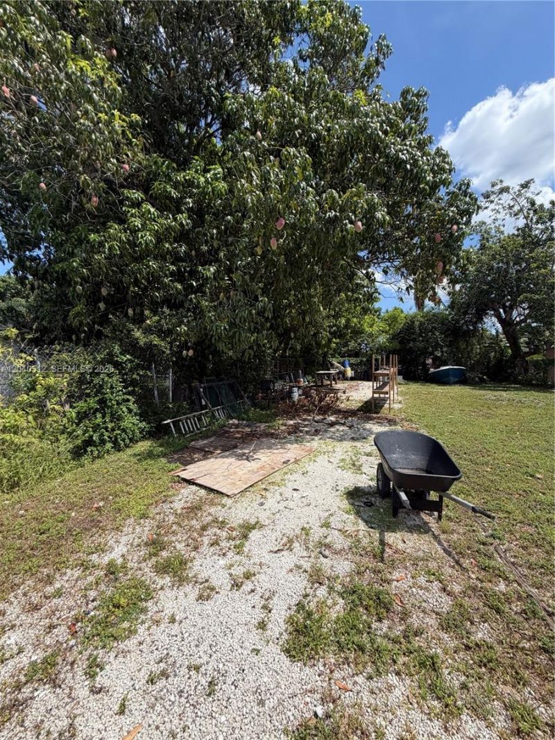 867 NW 109th St , Miami, FL 33168 Photo