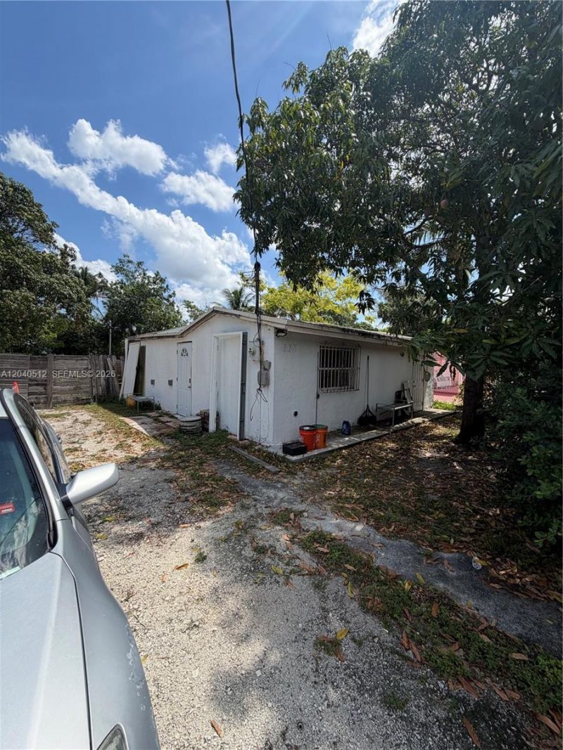 867 NW 109th St , Miami, FL 33168 Photo