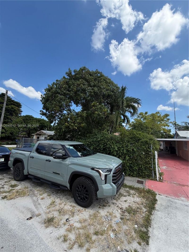 867 NW 109th St , Miami, FL 33168 Photo