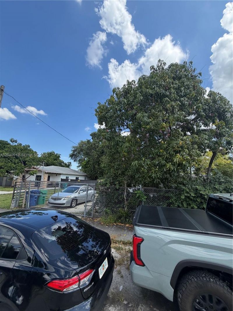867 NW 109th St , Miami, FL 33168 Photo