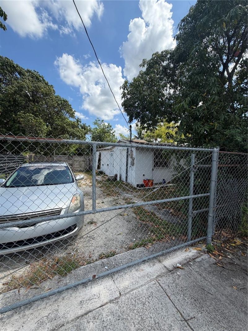 867 NW 109th St , Miami, FL 33168 Photo