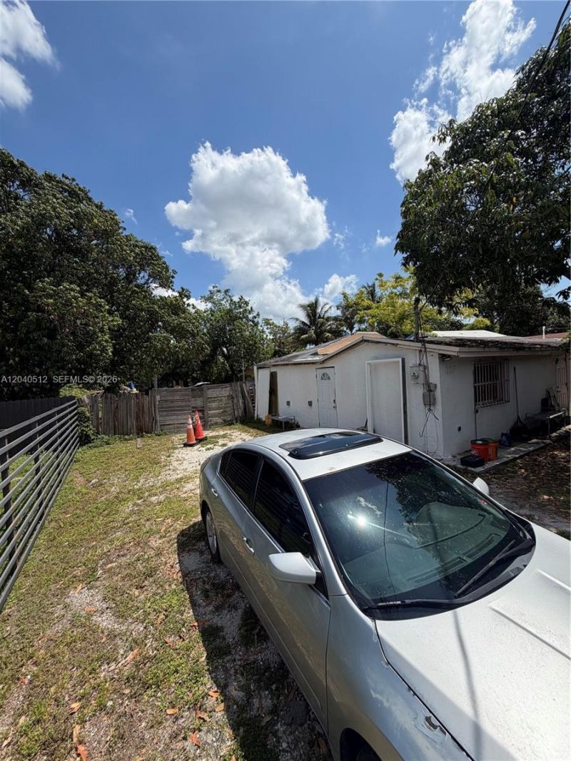 867 NW 109th St , Miami, FL 33168 Photo