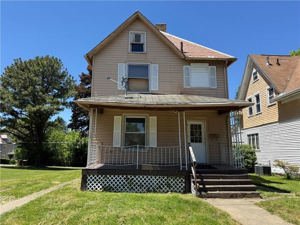 818 S Oakland Ave , Sharon, PA 16146