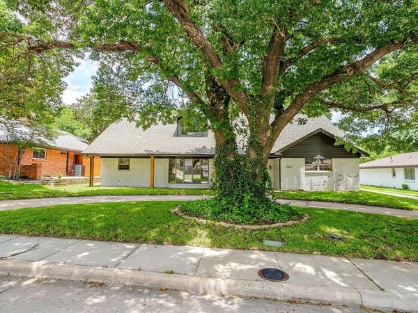 2601 Briarwood Drive , Plano, TX 75074