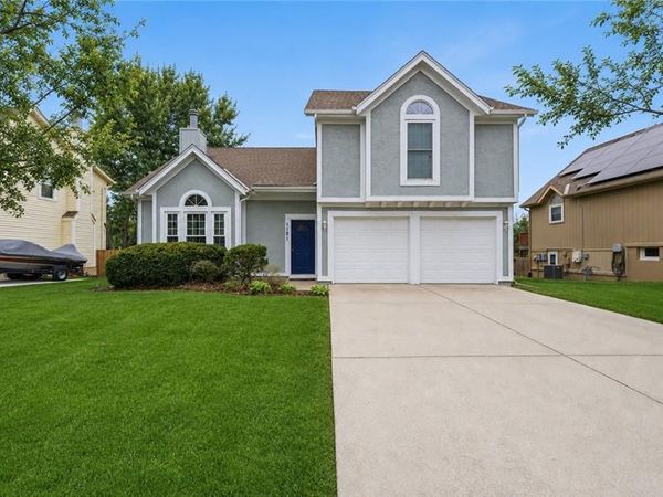 1181 E Meadow Lane, Olathe, KS 66062