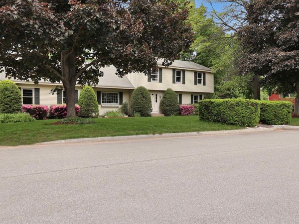 2 Queensway Circle, Nashua, NH 03062