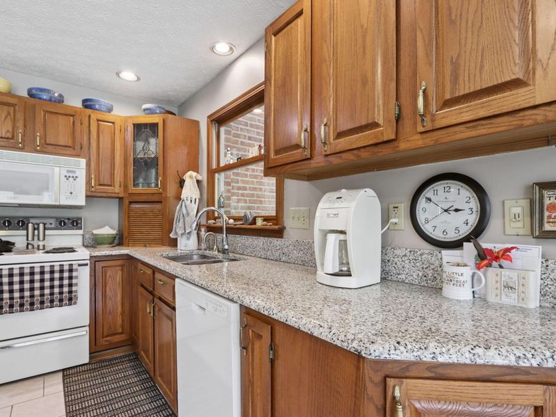 1525 Cole Road, Columbus, OH 43228 Photo 20