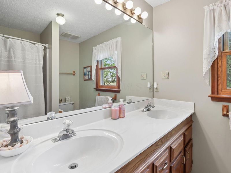1525 Cole Road, Columbus, OH 43228 Photo 30