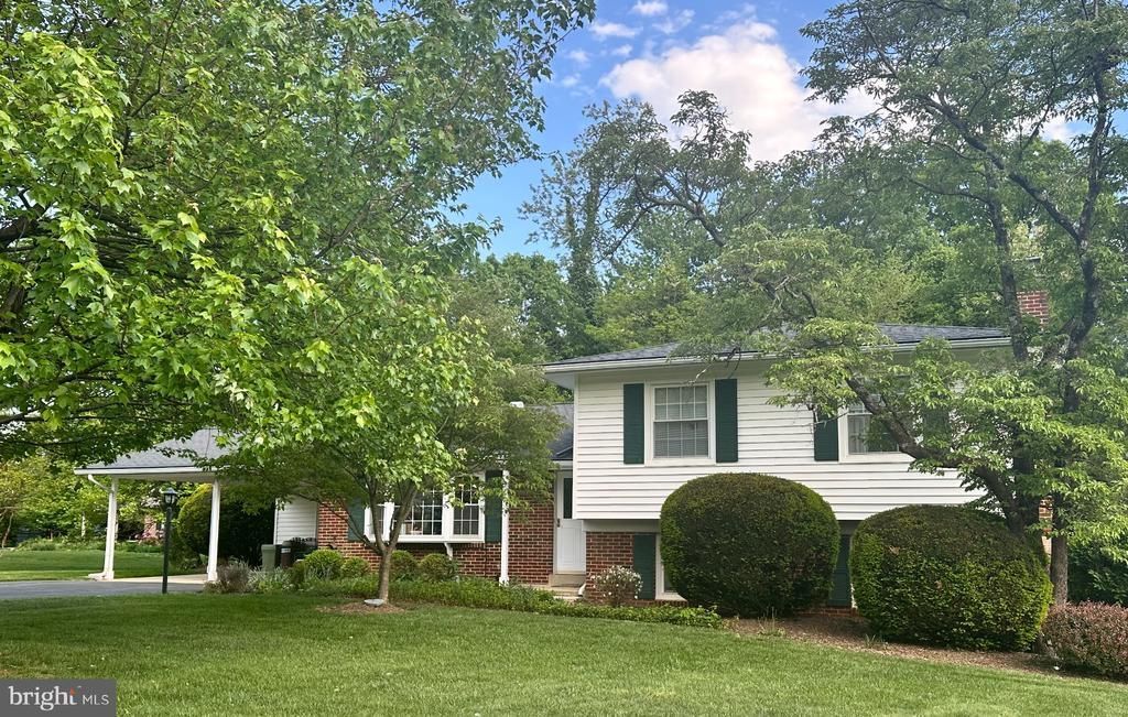 10 CADDY COURT , DERWOOD, MD 20855