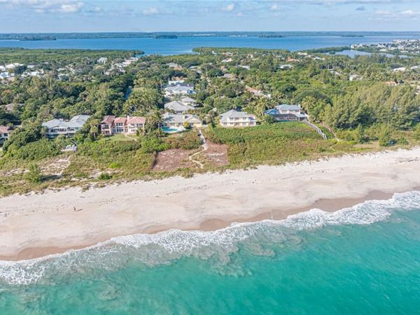 2225 Silver Sands Court, Vero Beach, FL 32963