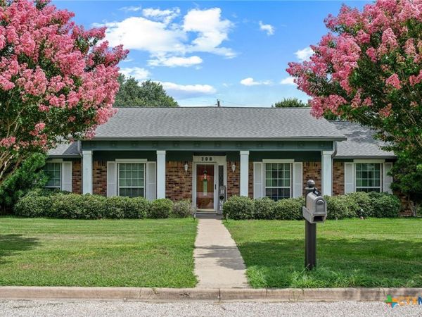 300 Green Avenue , Palacios, TX 77465