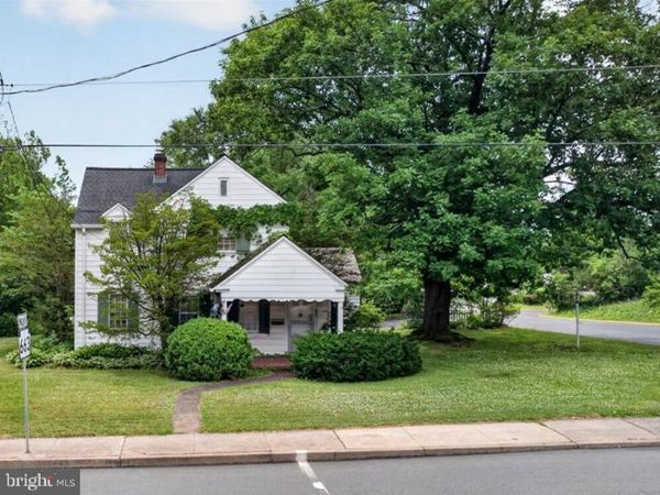 200 QUAKERTOWN AVENUE, PENNSBURG, PA 18073
