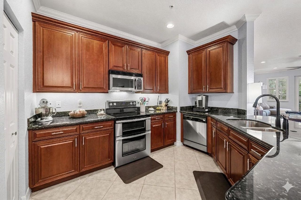 290 NE 5th Avenue, Unit 9, Delray Beach, FL 33483 Photo