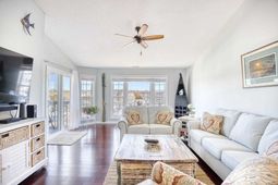 4629 Lightkeepers Way photo 4