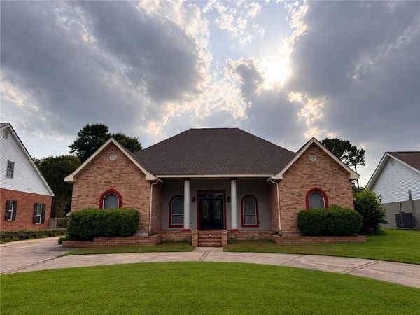 220 SURREY Drive, LaPlace, LA 70068