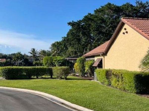 18 Ironwood Way N, Palm Beach Gardens, FL 33418