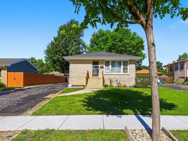 244 S Circle Drive , Addison, IL 60101
