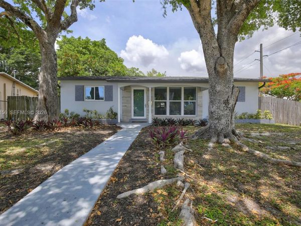 2220 N 40th Ave , Hollywood, FL 33021