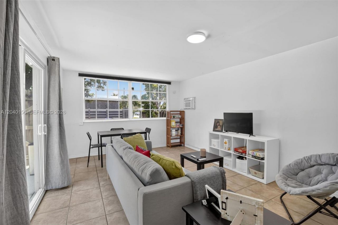 2220 N 40th Ave , Hollywood, FL 33021 Photo