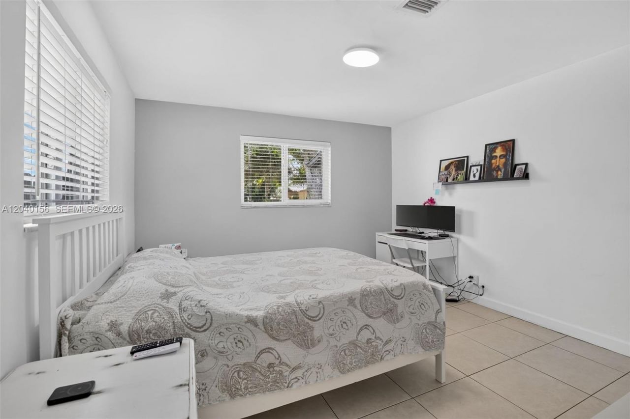 2220 N 40th Ave , Hollywood, FL 33021 Photo