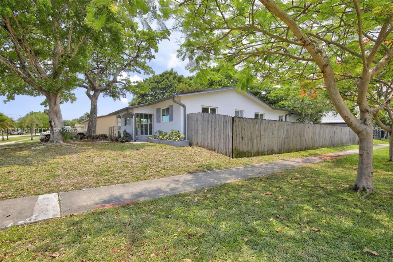 2220 N 40th Ave , Hollywood, FL 33021 Photo