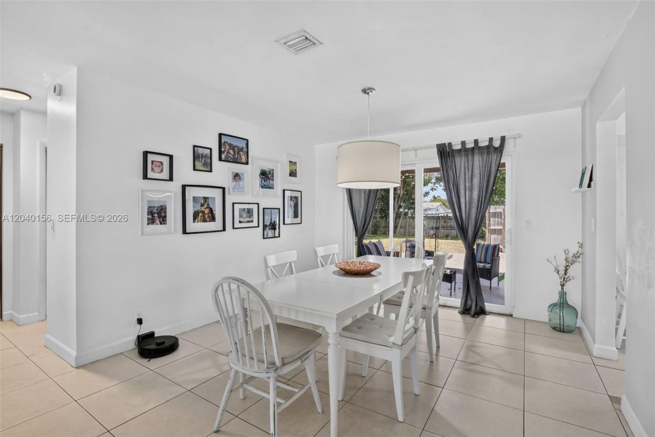 2220 N 40th Ave , Hollywood, FL 33021 Photo