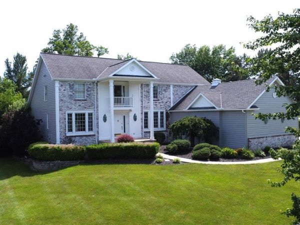 2740 S Canyon Trail , Hinckley, OH 44233